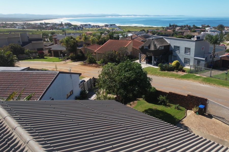 5 Bedroom Property for Sale in Wavecrest Eastern Cape